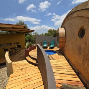 Garden Bungalow hospedaje para dos personas en Villa de Leyva, rodeado de naturaleza y tranquilidad
