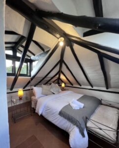 Cabaña familiar para 5 personas en Villa de Leyva, hospedaje ideal para grupos y familias rodeado de naturaleza